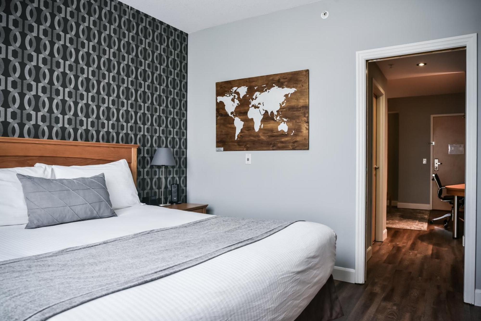Cambridge Hotel And Conference Centre Bagian luar foto